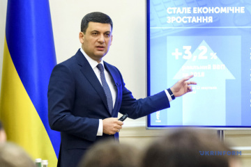 Армія, медицина та децентралізація: Гройсман нагадав про реформи