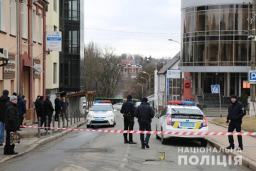 В Виннице из банка эвакуировали 50 человек — ищут бомбу