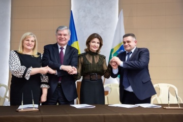 Марина Порошенко и председатель Киевской ОГА подписали Хартию об образовании