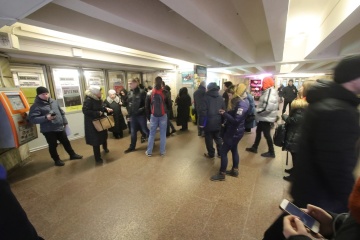 В столичном метро объяснили, откуда очереди