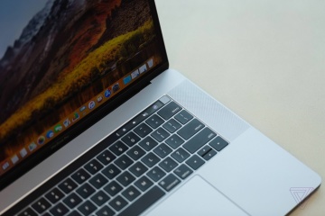 Apple планує випуск нового MacBook Pro з найбільшим екраном
