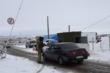 В пунктах пропуска на Донбассе в очередях стоят 355 авто