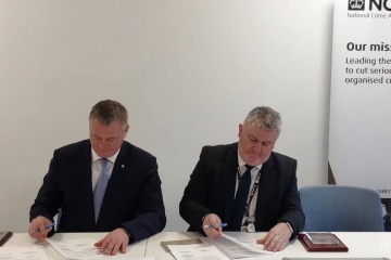 La policía de Ucrania firma una declaración de cooperación con colegas británicos