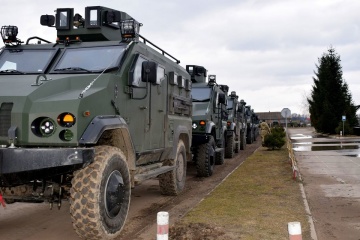 Marineinfanterie bekommt Panzerfahrzeuge „Warta“ - Fotos