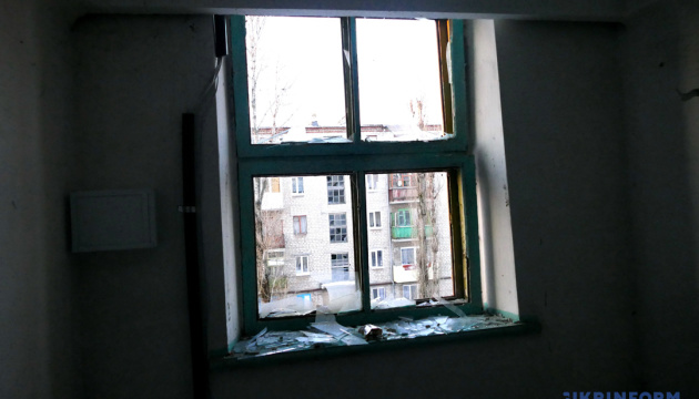 За шість діб окупанти 166 разів обстріляли цивільні об'єкти на сході України