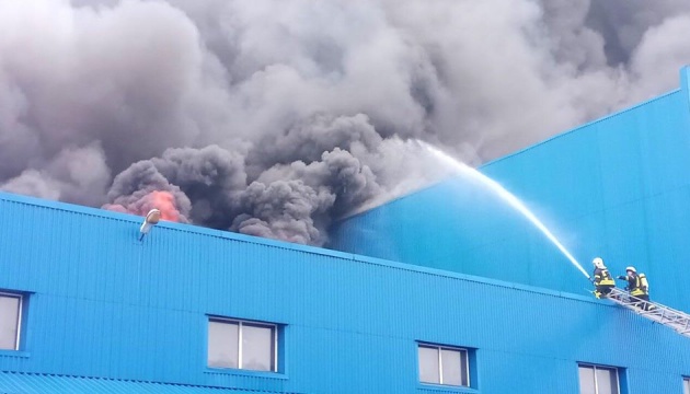 У Дніпрі ліквідували пожежу на паперовому заводі