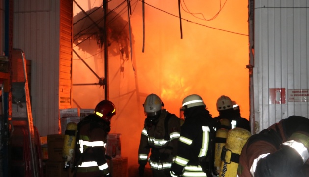 Пожежу в Києві біля метро 