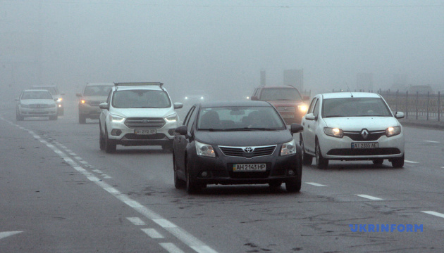 Киян попереджають про туман та ожеледицю на дорогах