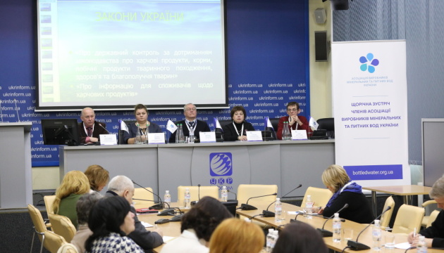 Минулий рік був рекордним зі збільшення споживачів бутильованої води - експерт