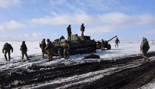 Okupanci 12 razy ostrzelali pozycje Sił Zbrojnych Ukrainy, jeden żołnierz jest ranny
