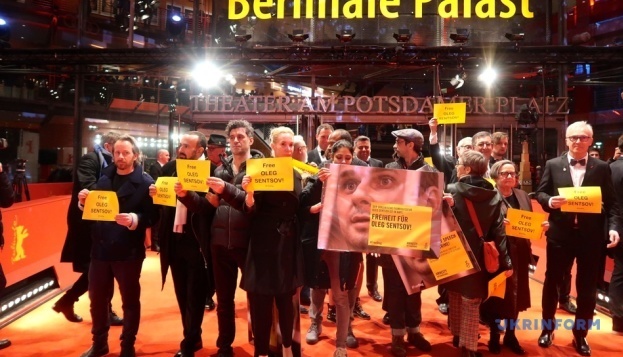 Flash mob in support of Oleg Sentsov held at Berlinale. Photos, video