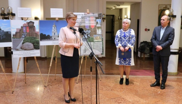 В Угорщині проходить фотовиставка «Ярослав Мудрий: дипломатія через династичні шлюби» В Угорщині проходить фотовиставка «Ярослав Мудрий: дипломатія через династичні шлюби»