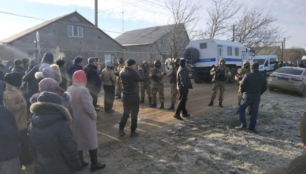 ФСБшники після обшуків затримали трьох кримських татар