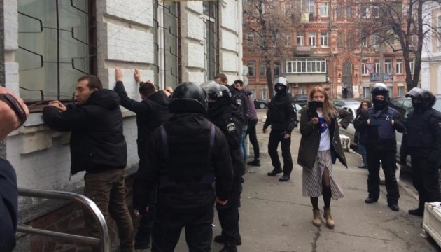 Поліція оголосила чотири підозри за штурм відділку поліції у Києві