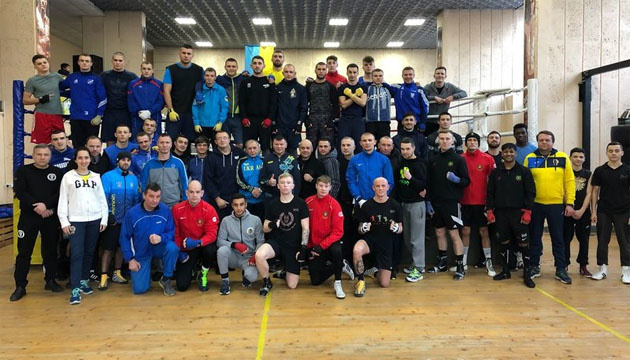 Збірна України з боксу завершила підготовку до турніру в Болгарії