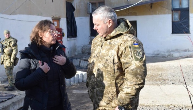 Наєв показав послу Франції, як РФ випробовує на Донбасі новітні зразки озброєння