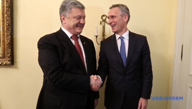 Порошенко обговорив зі Столтенбергом співпрацю Україна-НАТО