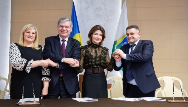 Марина Порошенко та голова Київської ОДА підписали Хартію про освіту