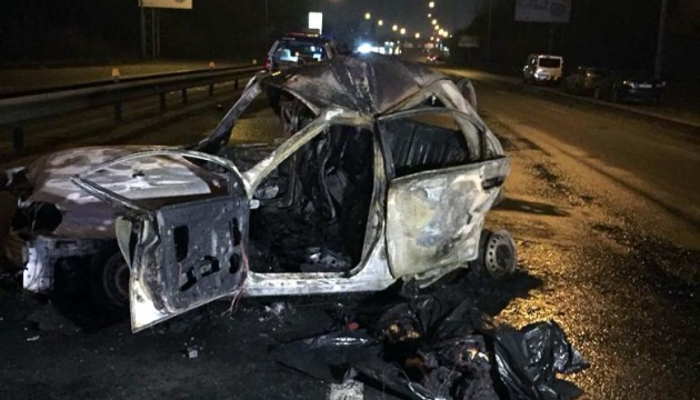 Смертельна ДТП у Києві: BMW протаранив паркан і “підпалив” Lanos