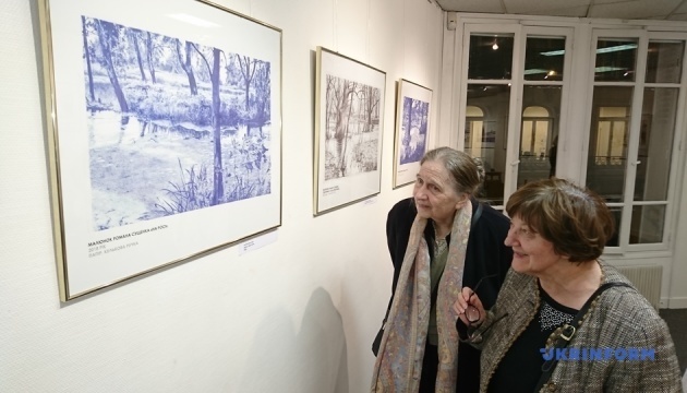 In Paris Gemäldeausstellung von Suschtschenko eröffnet