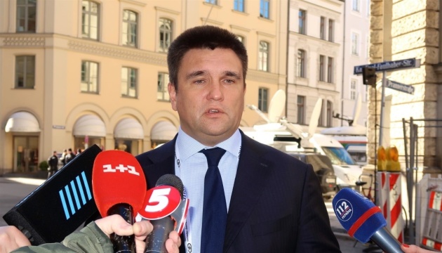 El ministro Klimkin realiza una visita a Bruselas  