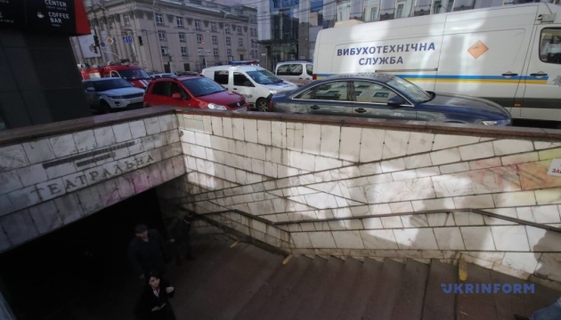 У метро Києва закрили одну з пересадок – виявили підозрілий предмет