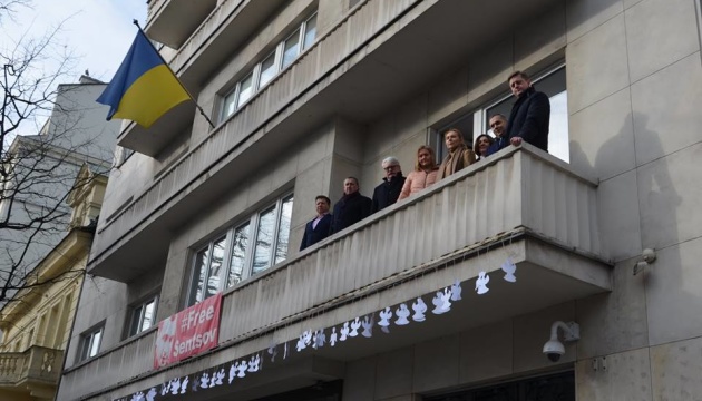 Українські дипломати у Варшаві приєдналися до акції 