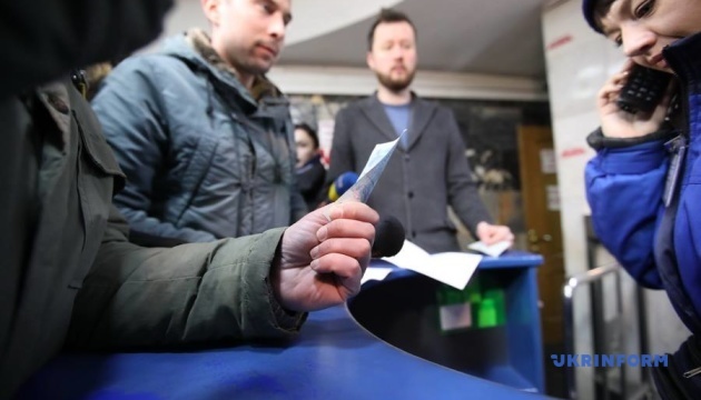 У Харкові блокували турнікети, вимагаючи проїзд в метро за старим тарифом