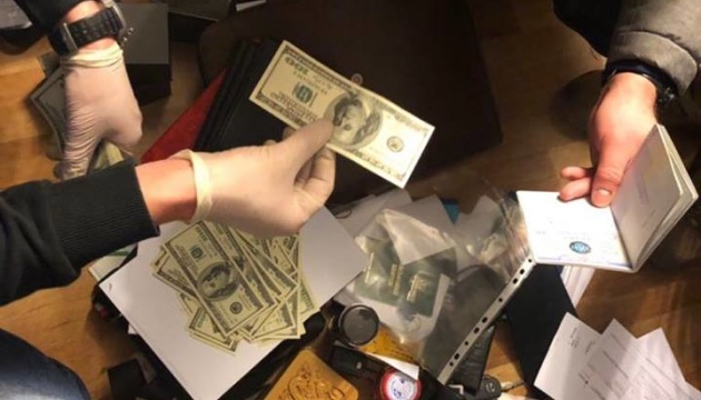 Поліція затримала шахраїв, які торгували Поліція затримала шахраїв, які торгували