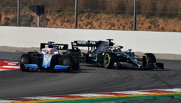 Формула-1: Гемілтон і Кубіца ледь не зіткнулися під час тестів у Барселоні