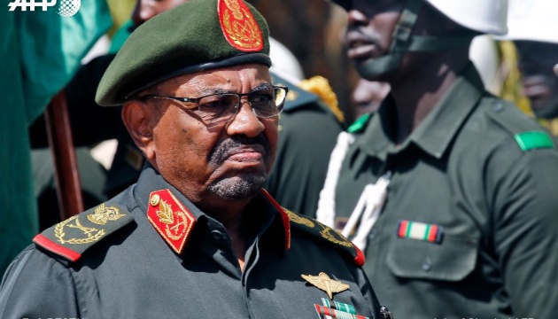 Президент Судану запровадив надзвичайний стан і розпустив уряд