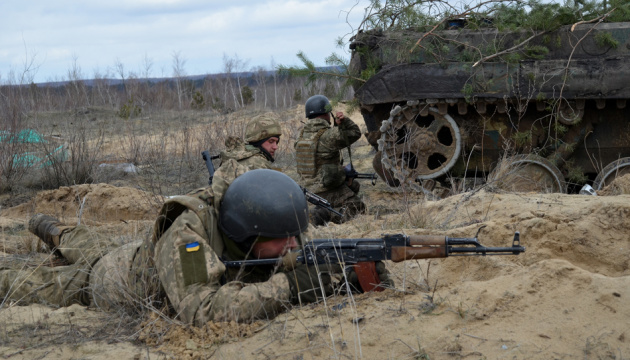 Окупанти накрили позиції українських військових вогнем із мінометів і БМП