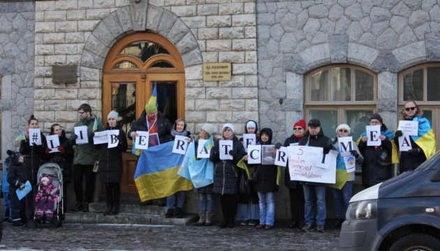 У Гельсінкі пройшла акція до 5-річчя російської окупації Криму