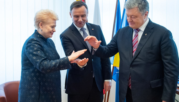 ウクライナ・ポーランド・リトアニアの３大統領、ルブリンで３国共同旅団を視察