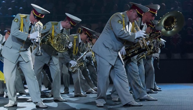 Військові оркестри ЗСУ заграли на відкритті фестивалю духової музики у Франції