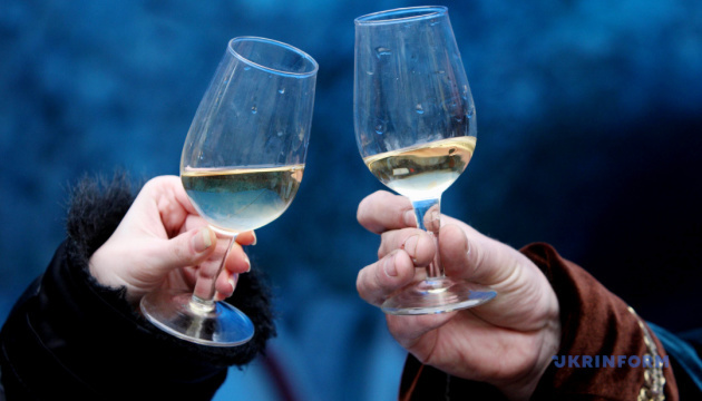 Transcarpatie organise la fête du « vin blanc »