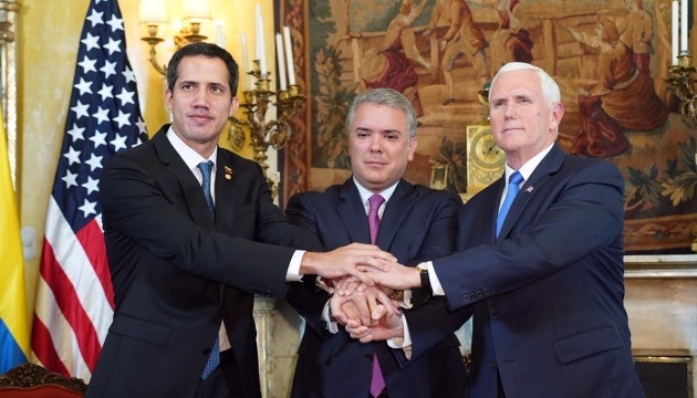 Віце-президент США зустрівся з Гуайдо в Колумбії