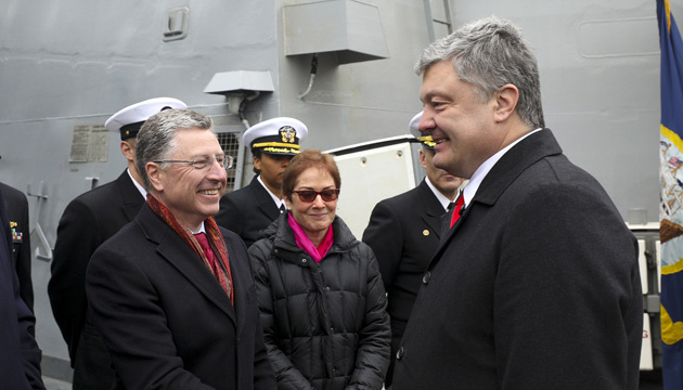 Porochenko a salué l'augmentation de la présence militaire américaine dans la mer Noire (Vidéo)