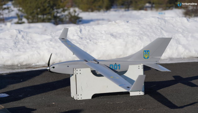 Militares ucranianos prueban el dron modernizado Spectator-M1 (Vídeo)