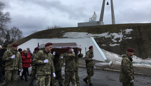 На Донбасі поховали загиблого бійця ЗСУ