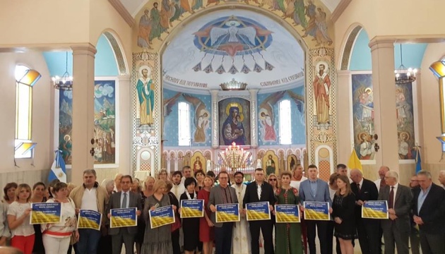 Українці в Аргентині та Чилі вшанували пам’ять Героїв Небесної Сотні Українці в Аргентині та Чилі вшанували пам’ять Героїв Небесної Сотні