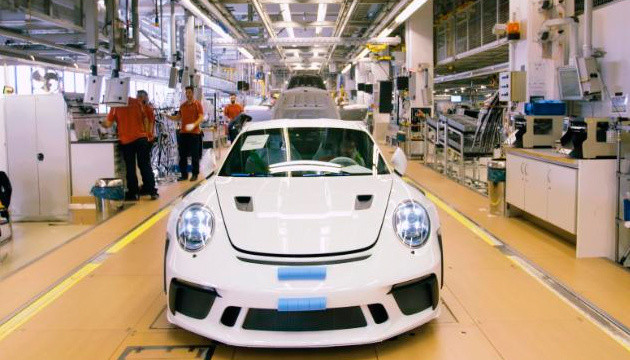 Porsche планує випустити електричний позашляховик