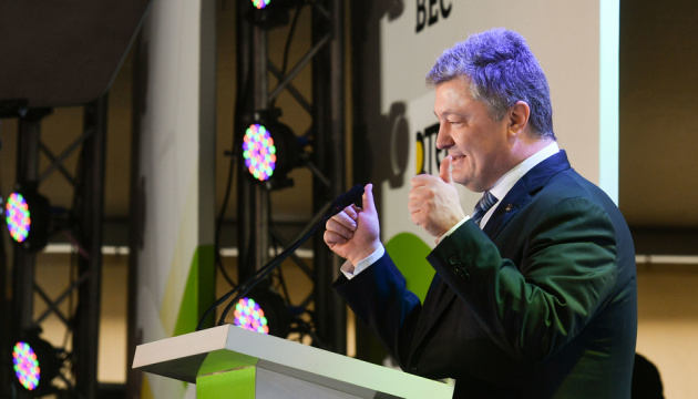 Porochenko lors de l'ouverture du parc éolien de Prymorsk : « Les investisseurs font confiance à l'Ukraine »