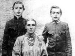 3-А. Бучма з матір'ю і товаришем, 1903 р.