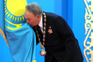 Відставка Назарбаєва: незамінюваних людей немає, але є незамінні