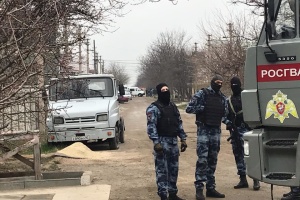 【写真・動画】クリミアの露治安機関、クリミア・タタール人の25の家庭を同時家宅捜索