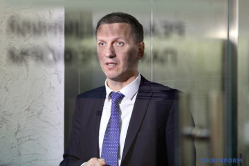 Директор ДБР задекларував майже мільйон зарплати і нове авто дружини