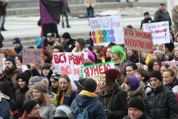У Харкові поліція роз'єднала паралельну ходу прихильників і противників фемінізму