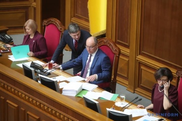 Рада розглянула близько тисячі “мовних” поправок і пішла на перерву