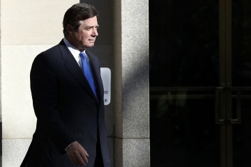 Янукович дарував Манафорту банку чорної ікри за $40 тисяч - звіт Мюллера